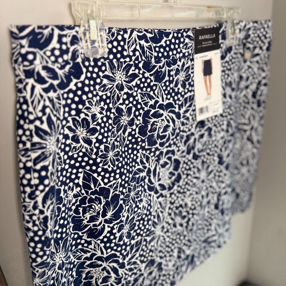 Rafaella Skort Women's XL Navy White Floral Stretch Pull On NWT $59.50 - Picture 3 of 9